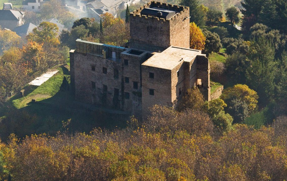 Castillo de Corullón, Spain
